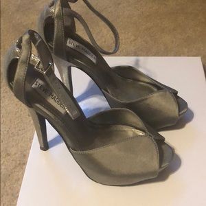 Steve Madden size 7.5 gray platform heels